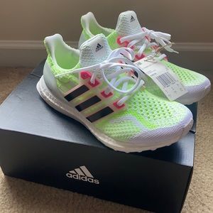 Adidas ultraboost 5.0 DNA W. GLOW IN THE DARK!!